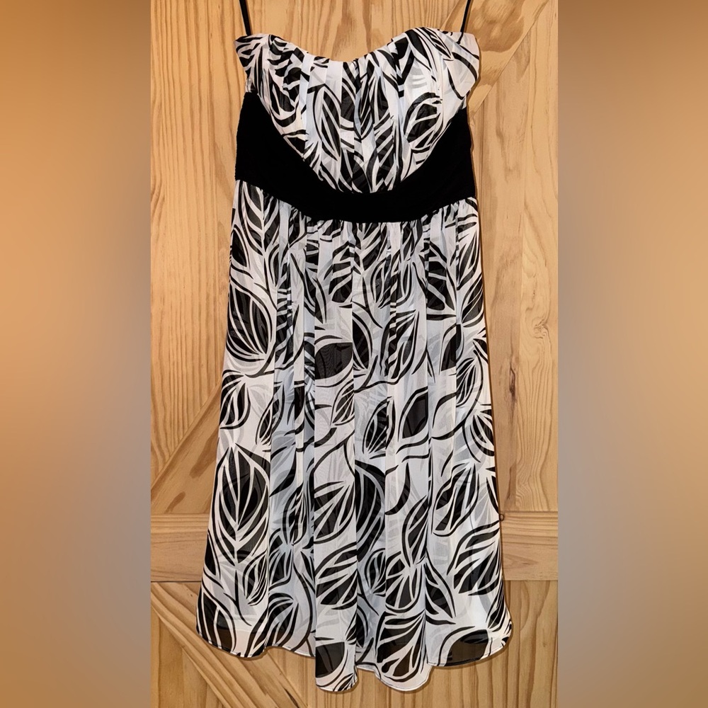 White House Black Market Strapless Black and White Dress